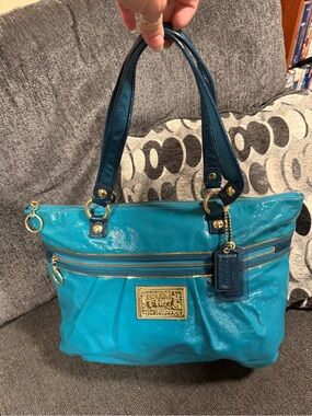 VINTAGE COACH POPPY PATENTED LEATHER SHOULDER BAG